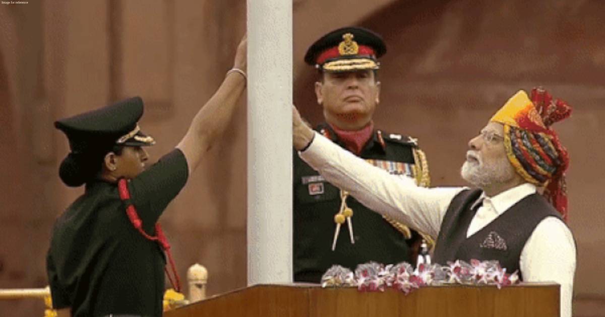 PM Modi hoists National Flag at Red Fort on 77th Independence Day
